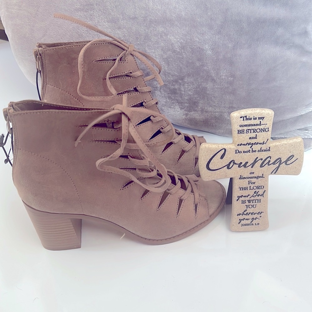 New Lace Up Boot Heels. Size 7.5